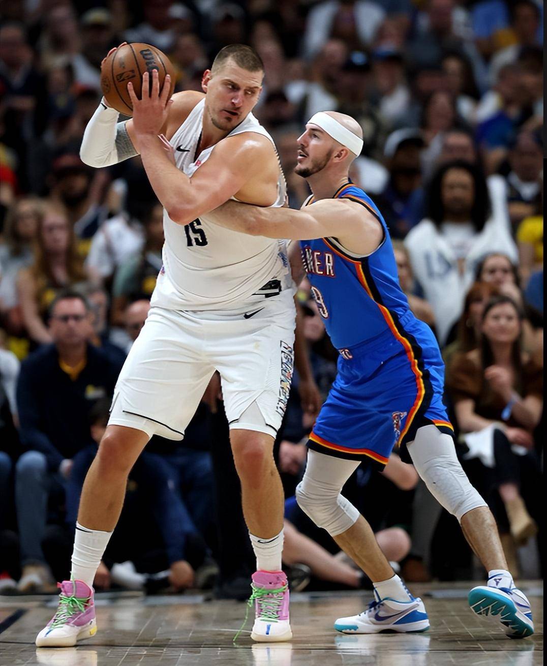 站位靠近中 站位靠近中